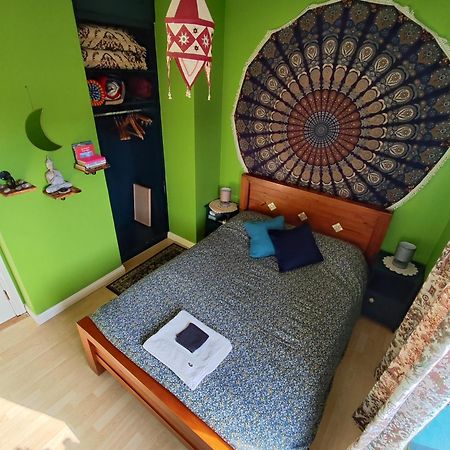 The Green Room Homestay Голуей Екстериор снимка