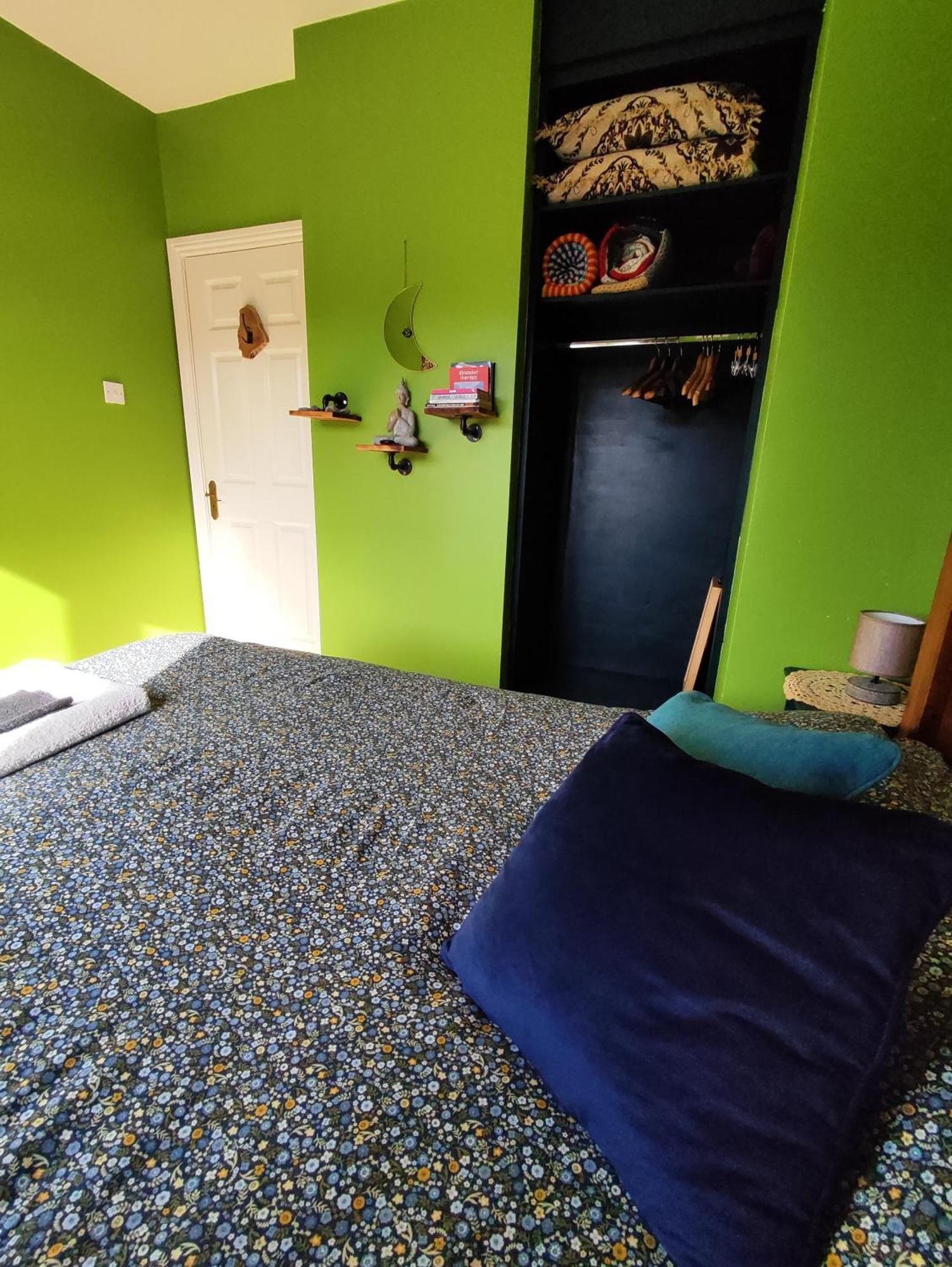 The Green Room Homestay Голуей Екстериор снимка