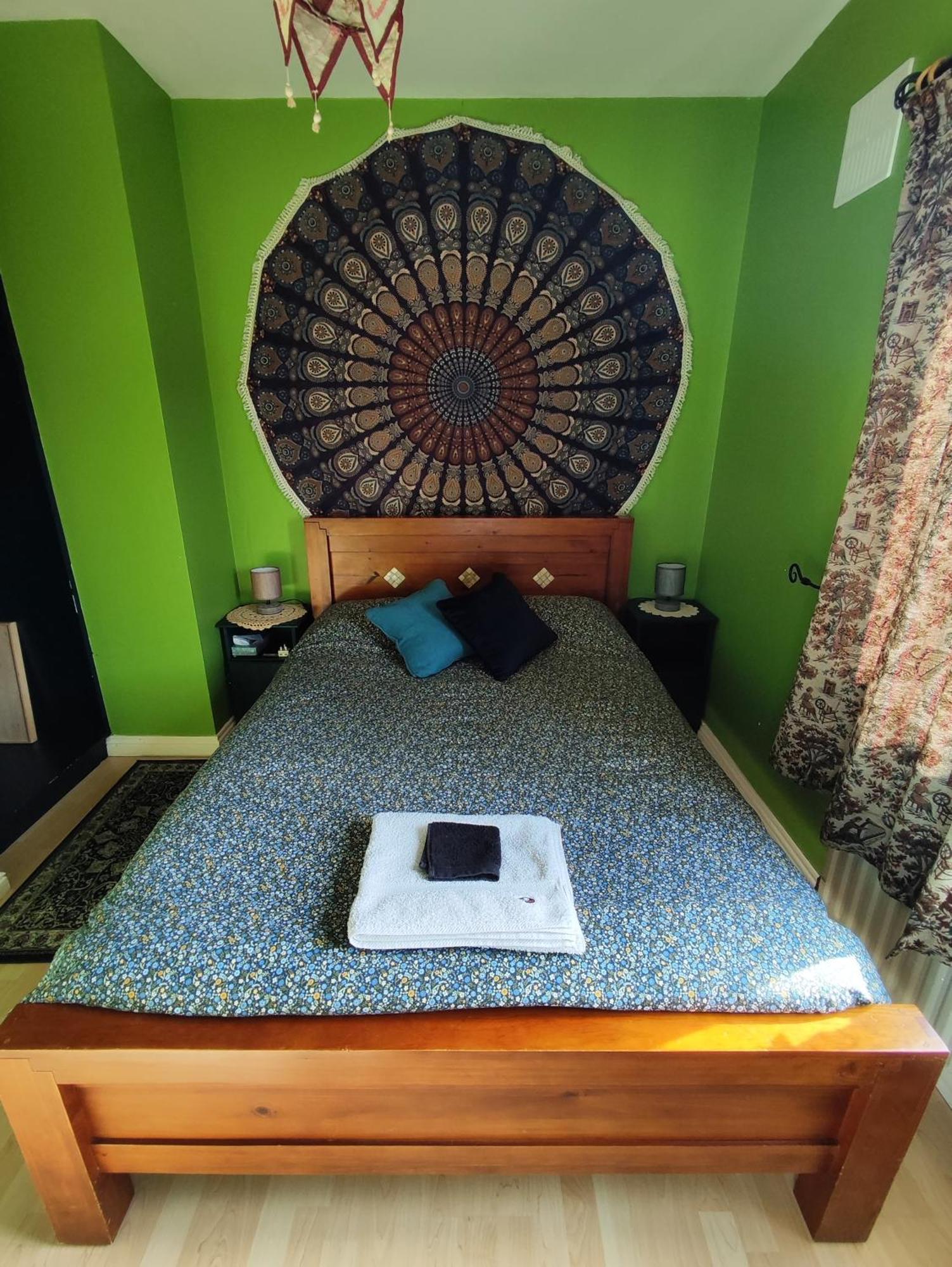 The Green Room Homestay Голуей Екстериор снимка
