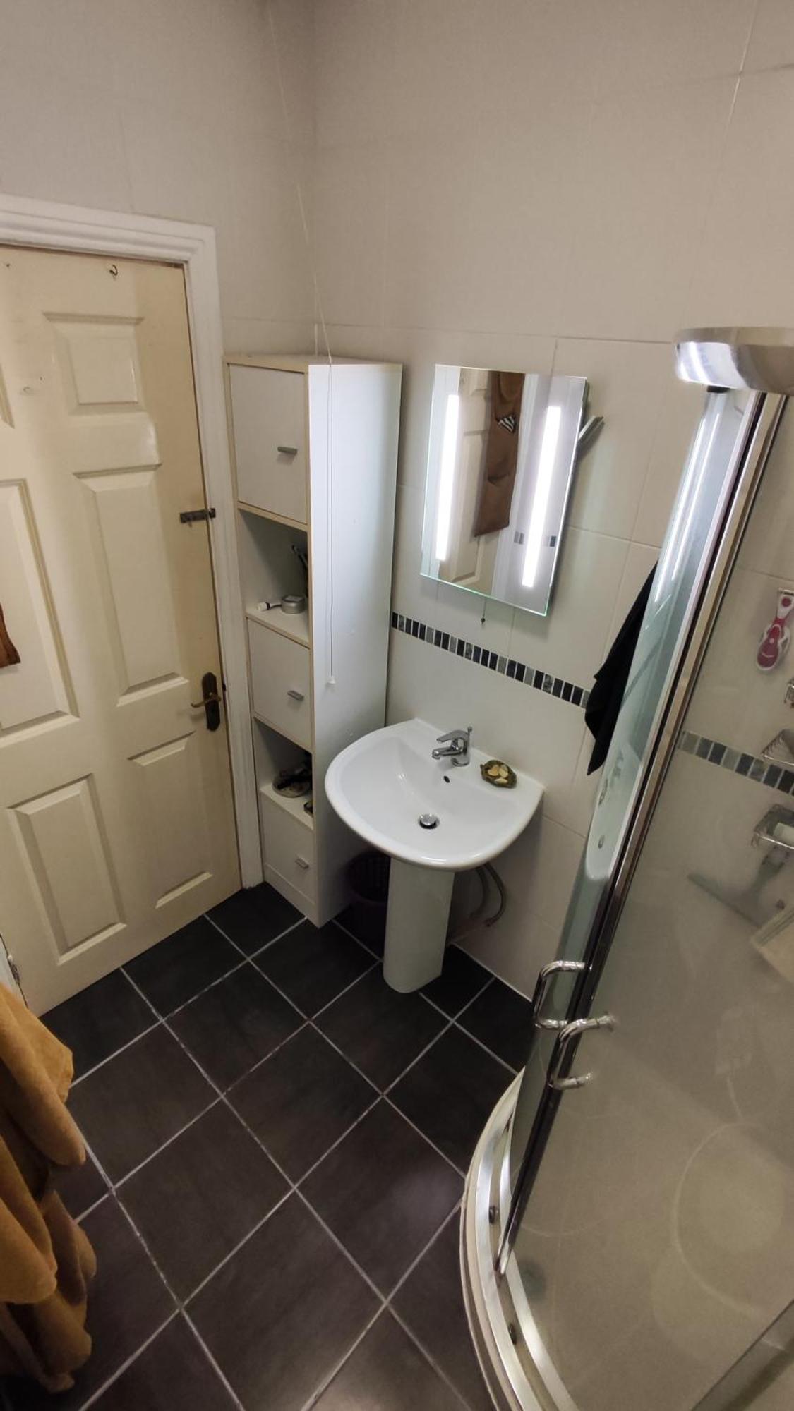 The Green Room Homestay Голуей Екстериор снимка